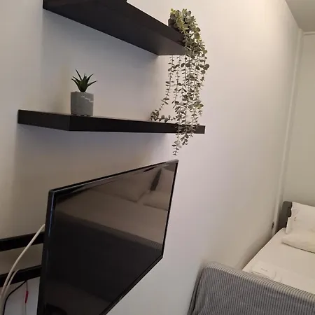 Studio Apartment *
